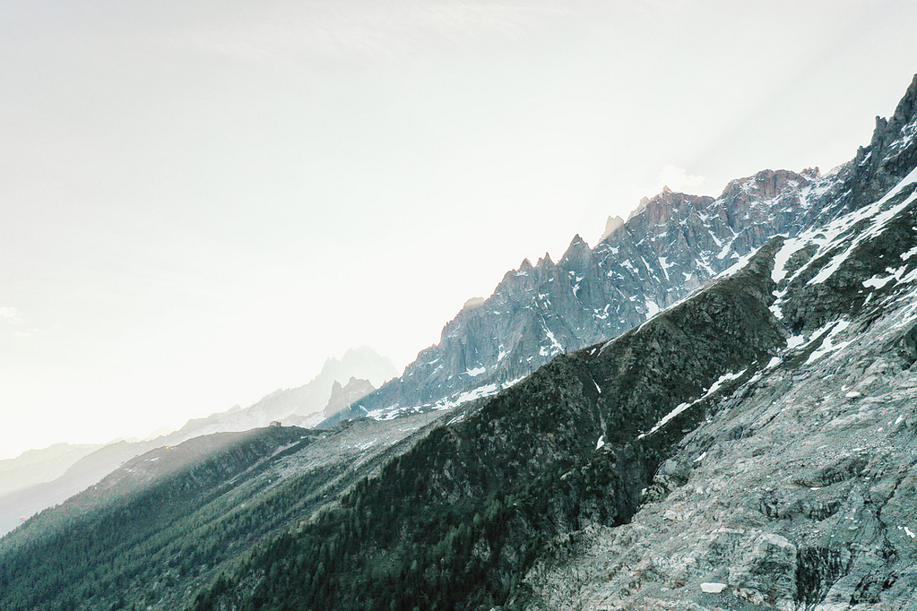 002 mont blanc gletscher drohne luftaufnahme 1024x682 - Die atemberaubende Schönheit des Mont Blanc Gletschers aus der Vogelperspektive