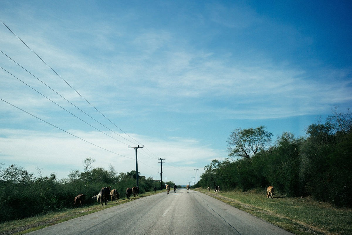 001 road santiago de cuba to pilon sierra maestra - Auf der kaputten Straße von Santiago de Cuba nach Pilon