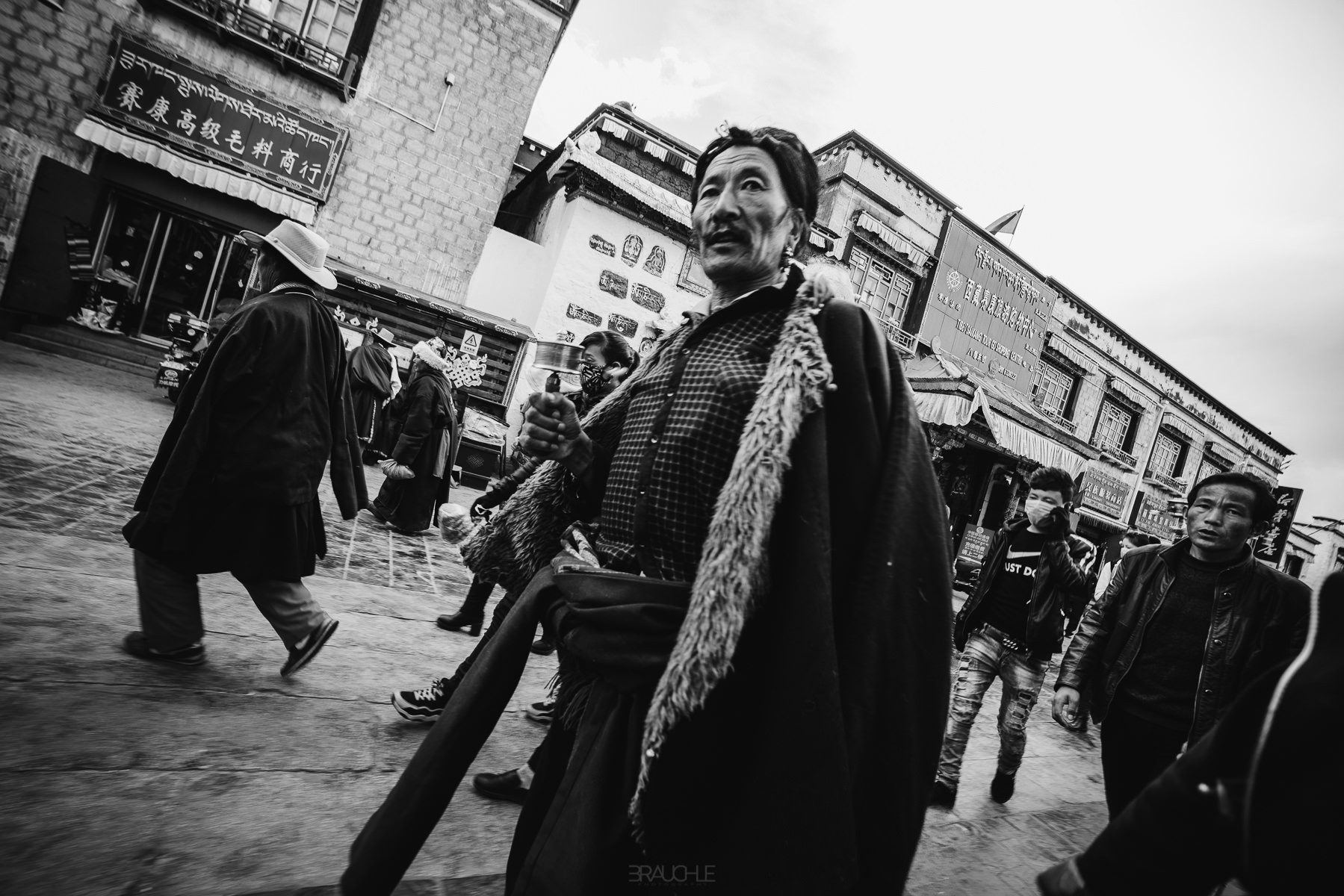 tibet lhasa barkhor street square 0002 - Lhasa - Barkhor Street