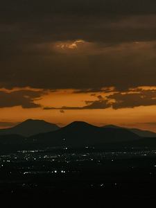 Sonnenuntergang Vulkane Mexiko city 225x300 - Sonnenuntergang-Vulkane-Mexiko-city.jpg