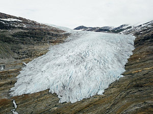 luftaufnahme svartisen gletscher 300x225 - luftaufnahme-svartisen-gletscher.jpg