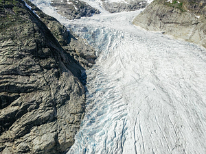 luftaufnahme Jostedalsbreen Gletscher 300x225 - luftaufnahme-Jostedalsbreen-Gletscher.jpg