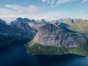 panorama fjorde lofoten 300x225 - panorama-fjorde-lofoten.jpg